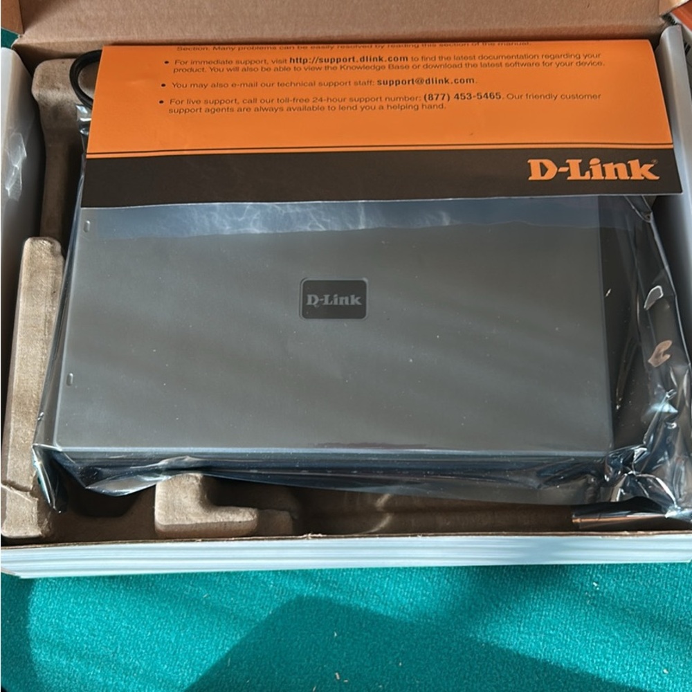 D-Link Black Wireless Router with Enhanced Speed and Range - Picture 3 of 3